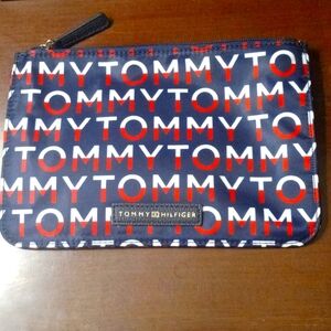 TOMMY HILFIGER SIGNATURE MAKEUP BAG NWOT